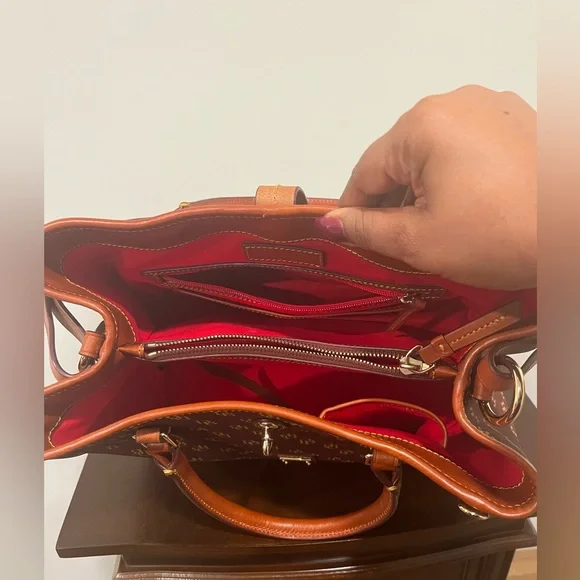 ⭐️ Authentic Dooney and Bourke Gretta Perry Satchel ⭐️ - Picture 4 of 9